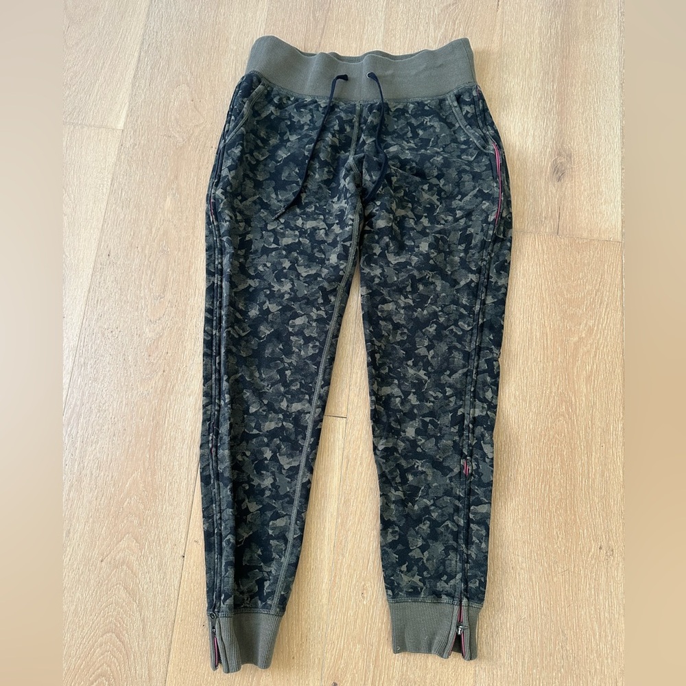 Lululemon jogger with full zip down both legs. Camo with a peep of pink.